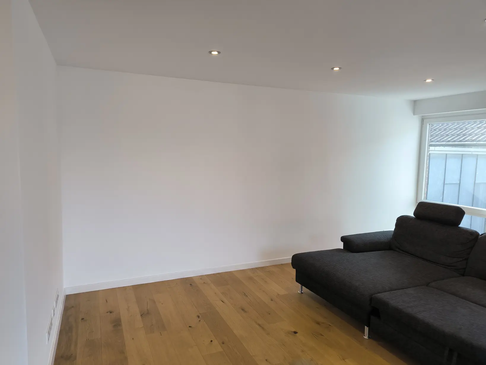 Ergebnis nach der professionellen Schimmelbeseitigung und Sanierung im Wohnzimmer